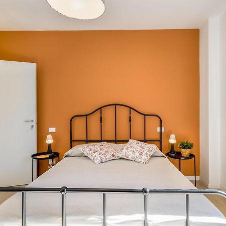 Family & Friends Rooms With Shared Bathroom Padova Bagian luar foto