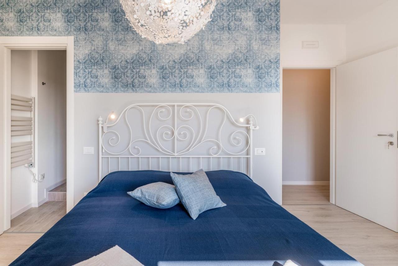 Family & Friends Rooms With Shared Bathroom Padova Bagian luar foto