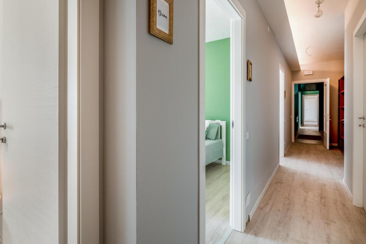 Family & Friends Rooms With Shared Bathroom Padova Bagian luar foto