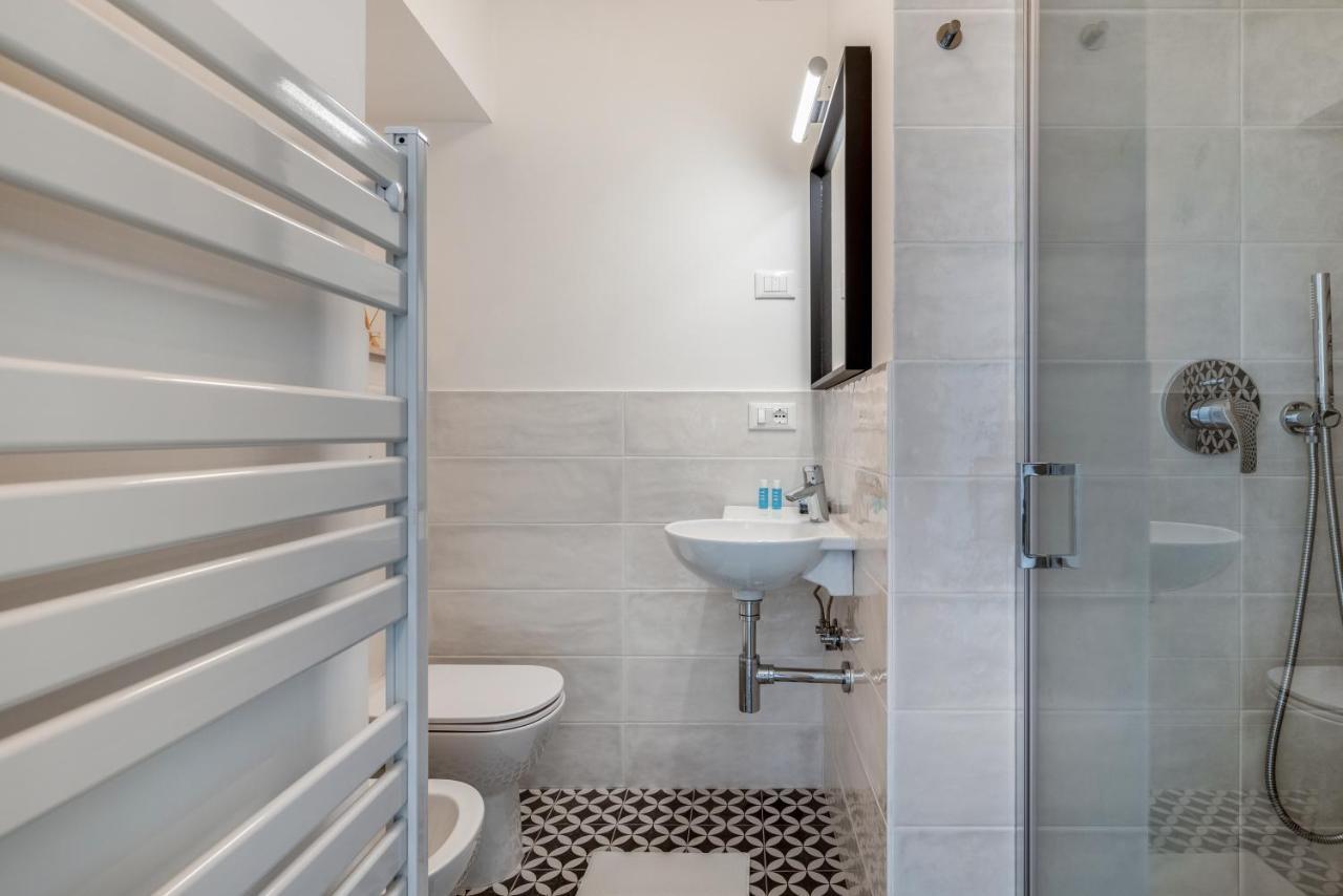 Family & Friends Rooms With Shared Bathroom Padova Bagian luar foto