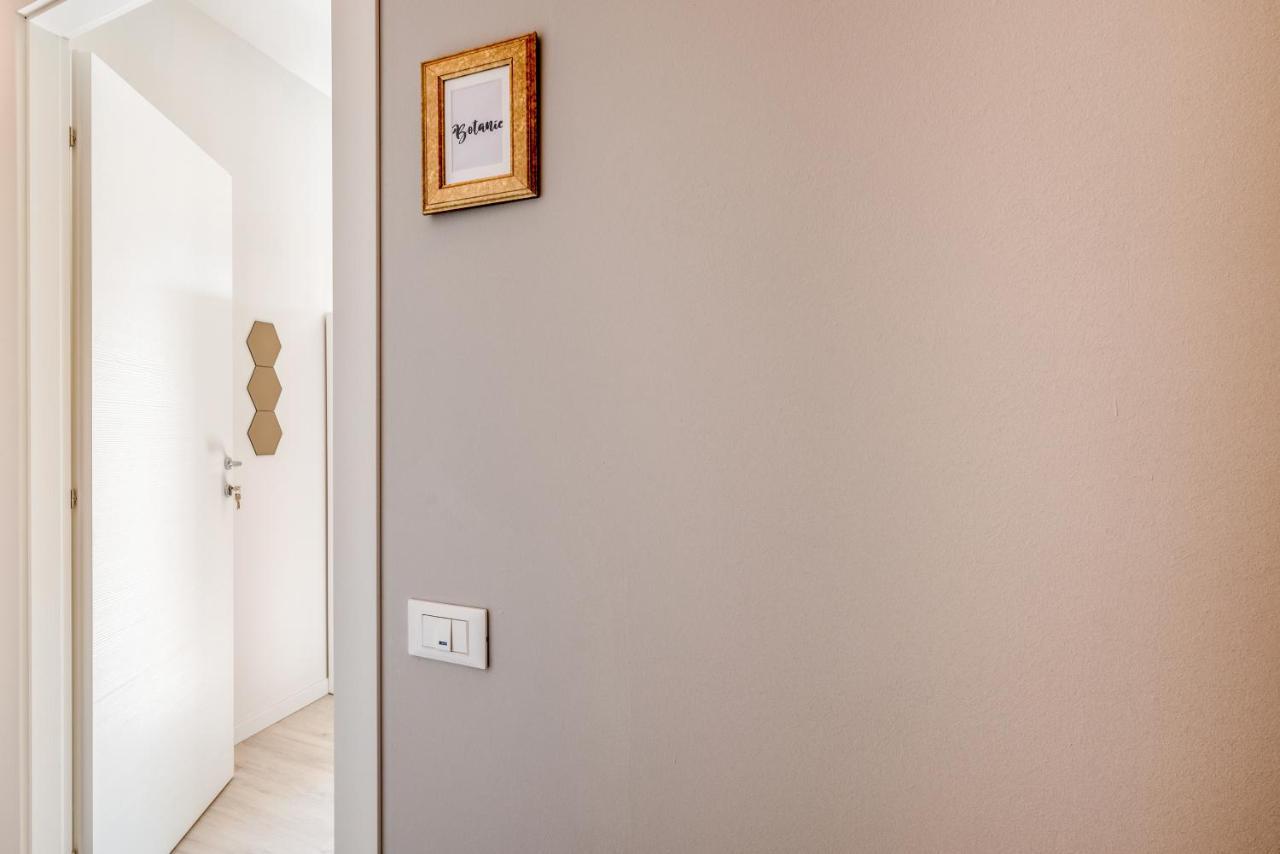 Family & Friends Rooms With Shared Bathroom Padova Bagian luar foto