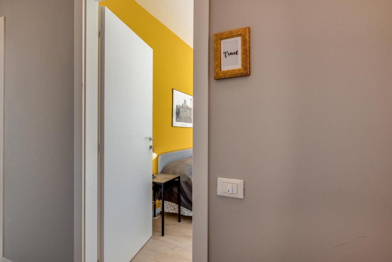 Family & Friends Rooms With Shared Bathroom Padova Bagian luar foto