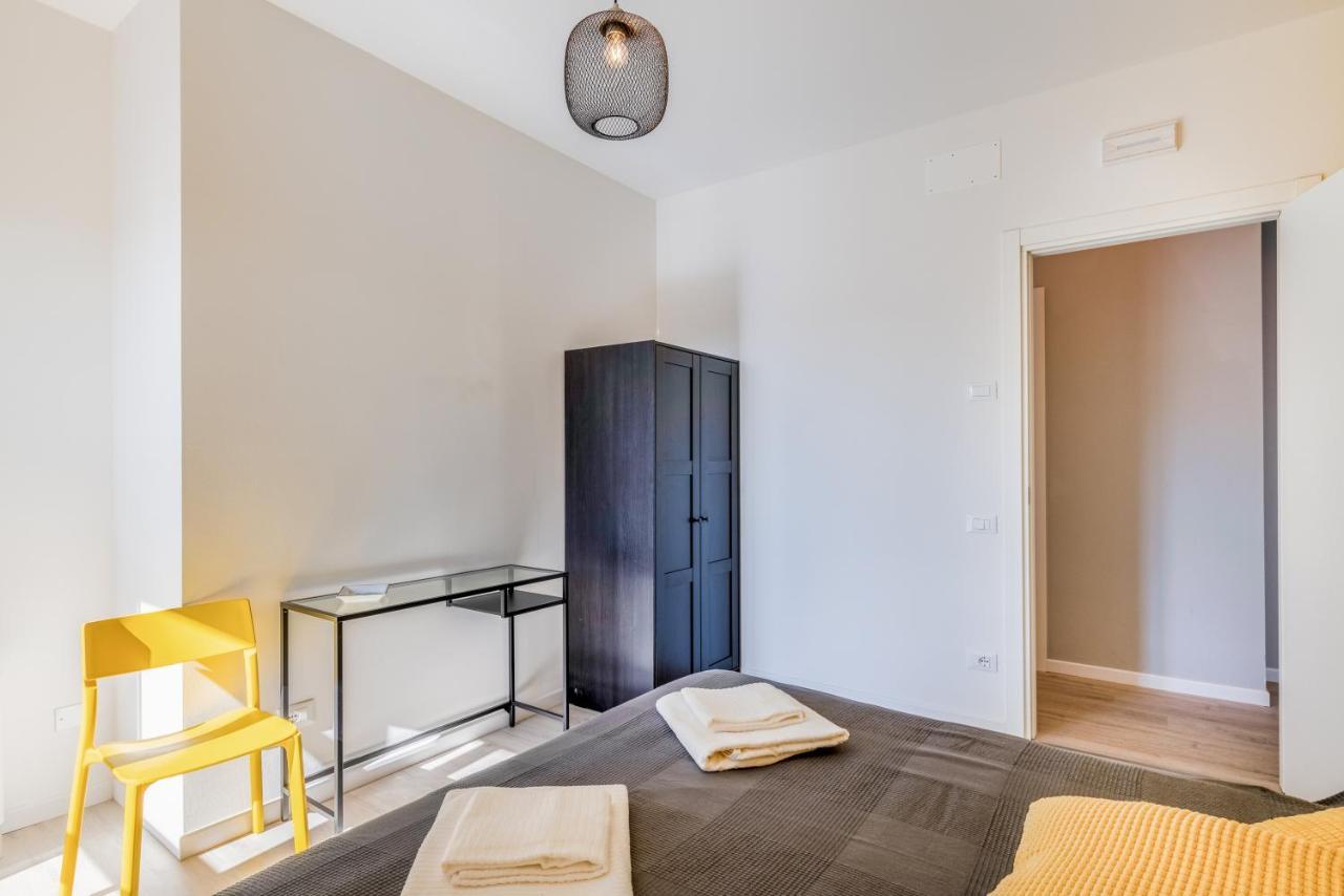 Family & Friends Rooms With Shared Bathroom Padova Bagian luar foto
