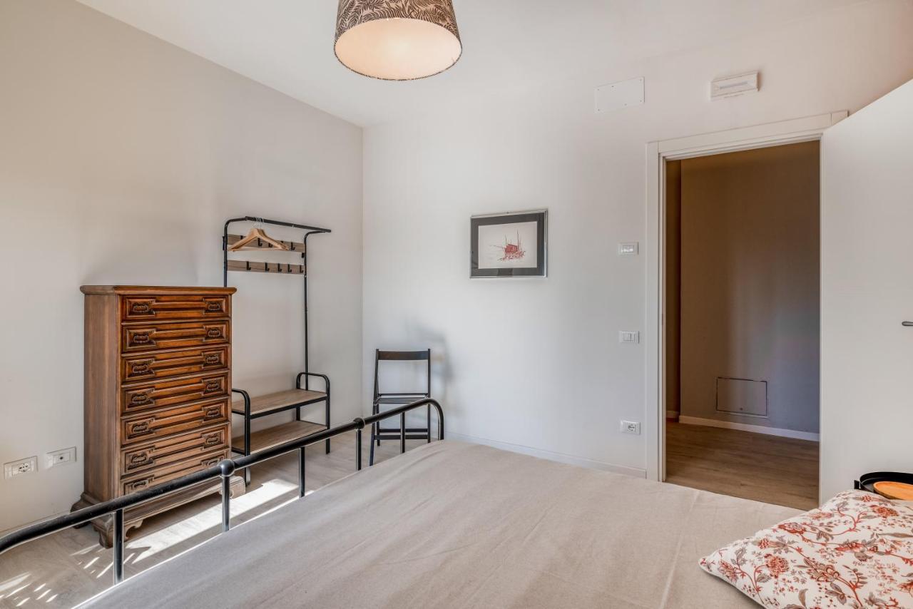 Family & Friends Rooms With Shared Bathroom Padova Bagian luar foto