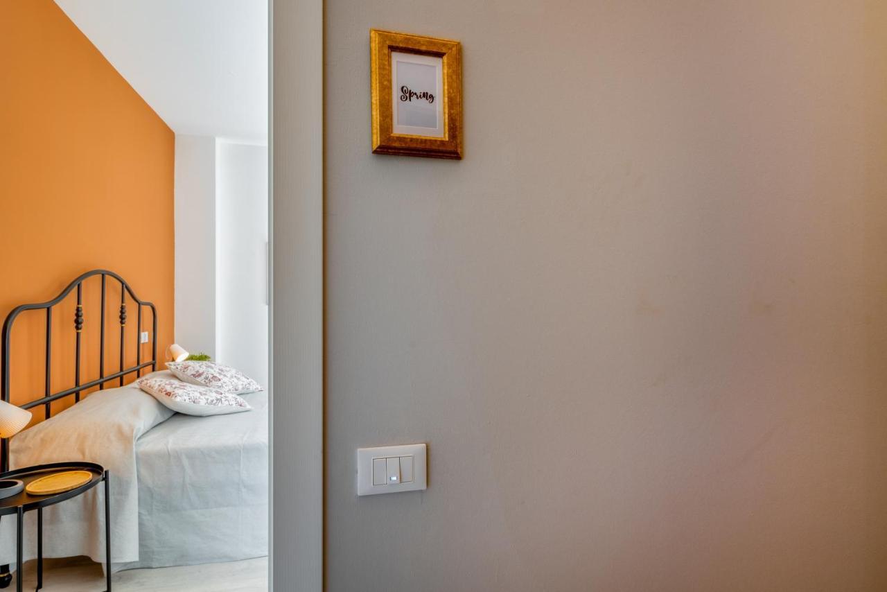 Family & Friends Rooms With Shared Bathroom Padova Bagian luar foto